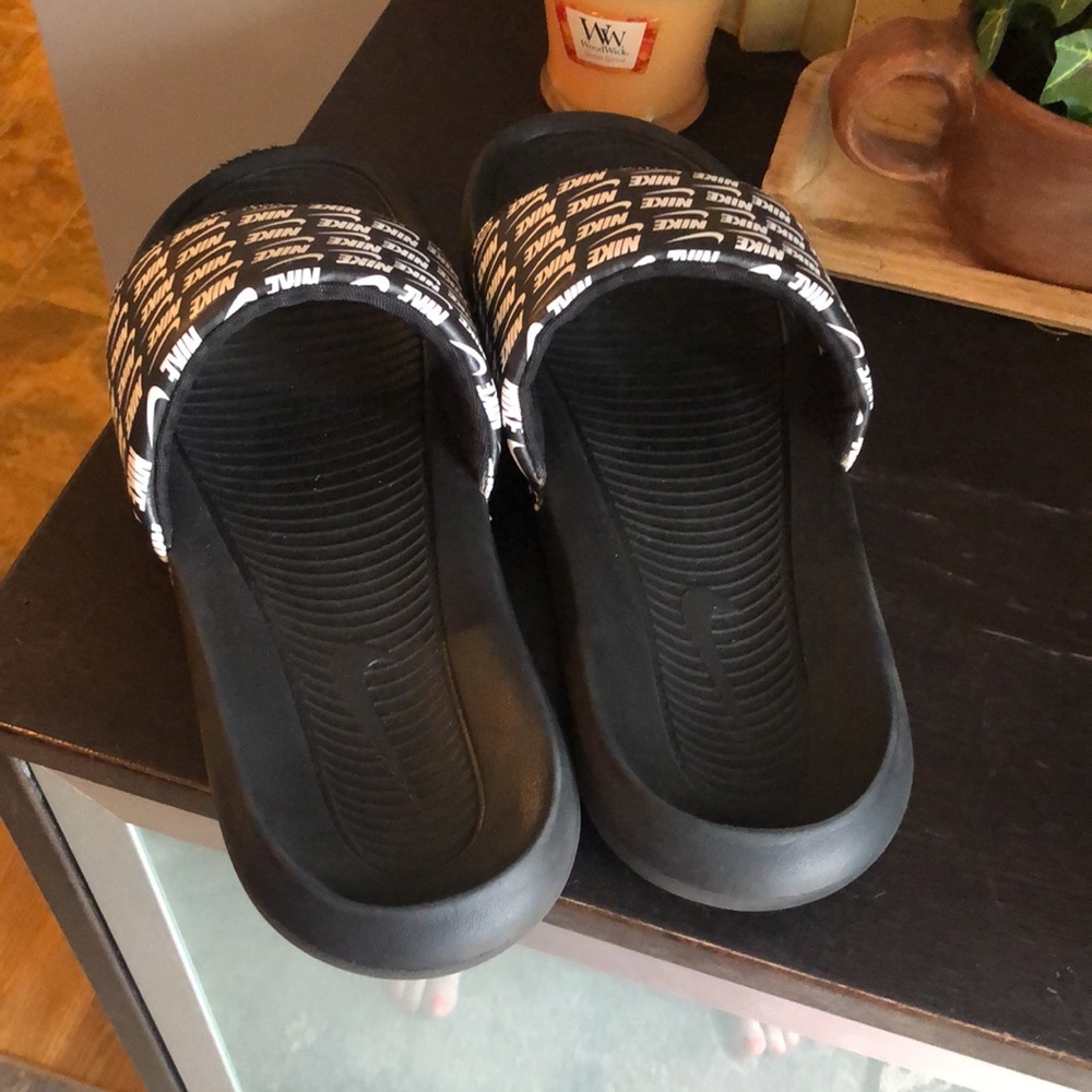 Nike Slides - Picture 4 of 6